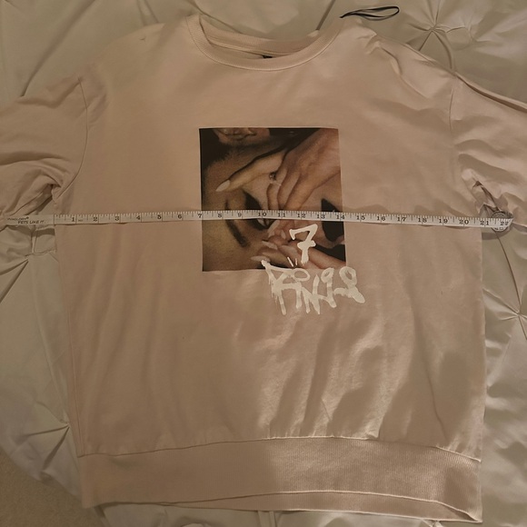 Ariana Grande 7-rings Sweatshirt - Picture 4 of 5
